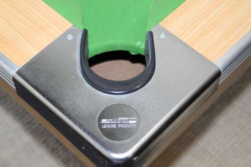 AN AWESOME "SHOOT LEISURE PRODUCTS" POOL TABLE WITH THREE CUE'S AND BALLS IN GREAT CONDITION