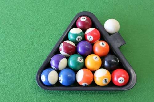 AN AWESOME "SHOOT LEISURE PRODUCTS" POOL TABLE WITH THREE CUE'S AND BALLS IN GREAT CONDITION