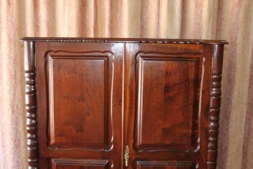 AN INCREDIBLE (LARGER) SOLID IMBUIA DOUBLE DOOR BALL AND CLAW CORNER CABINET IN SUPERB CONDITION