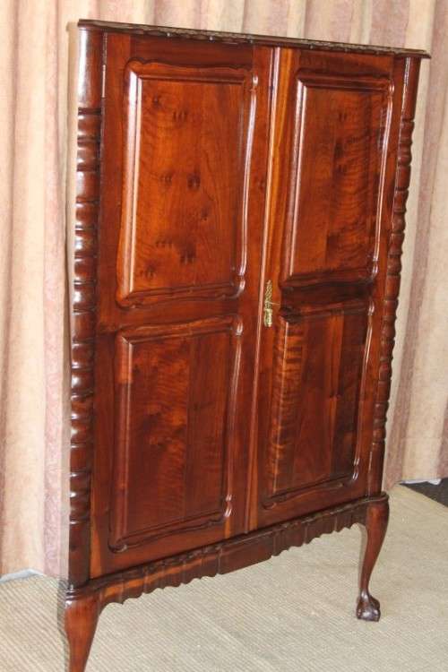 AN INCREDIBLE (LARGER) SOLID IMBUIA DOUBLE DOOR BALL AND CLAW CORNER CABINET IN SUPERB CONDITION