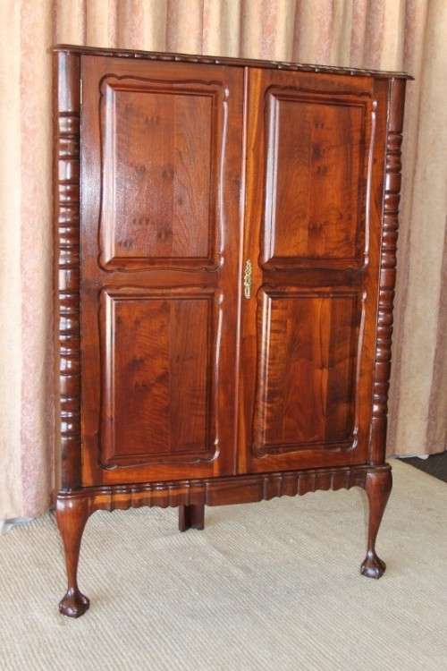AN INCREDIBLE (LARGER) SOLID IMBUIA DOUBLE DOOR BALL AND CLAW CORNER CABINET IN SUPERB CONDITION