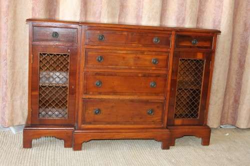 A BEAUTIFUL REGENCY PERIOD 6-DRAWER DOUBLE DOOR HALLWAY CABINET WITH TRELLIS DOOR DETAILING
