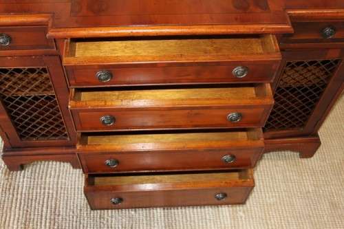 A BEAUTIFUL REGENCY PERIOD 6-DRAWER DOUBLE DOOR HALLWAY CABINET WITH TRELLIS DOOR DETAILING