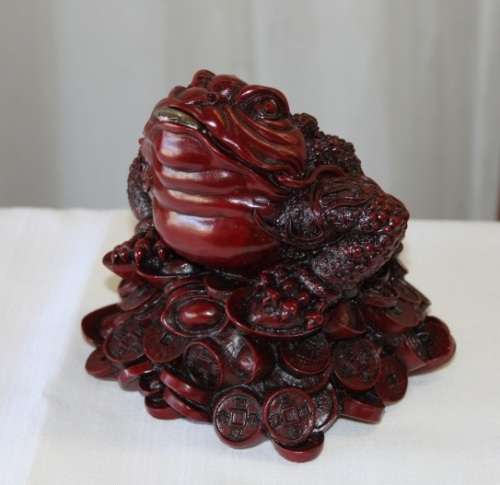 AN INCREDIBLE (LARGE) CHINESE MYTHOLOGICAL "MONEY FROG" IN A TRADITIONAL RED LACQUERED FINISH