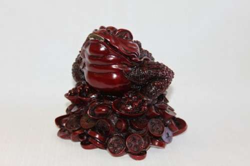 AN INCREDIBLE (LARGE) CHINESE MYTHOLOGICAL "MONEY FROG" IN A TRADITIONAL RED LACQUERED FINISH