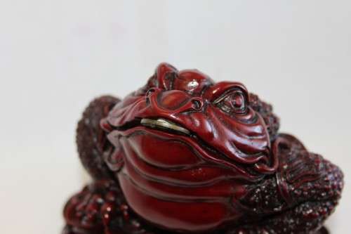 AN INCREDIBLE (LARGE) CHINESE MYTHOLOGICAL "MONEY FROG" IN A TRADITIONAL RED LACQUERED FINISH