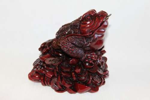 AN INCREDIBLE (LARGE) CHINESE MYTHOLOGICAL "MONEY FROG" IN A TRADITIONAL RED LACQUERED FINISH