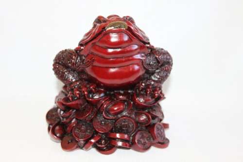 AN INCREDIBLE (LARGE) CHINESE MYTHOLOGICAL "MONEY FROG" IN A TRADITIONAL RED LACQUERED FINISH