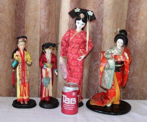 A COLLECTION OF FOUR STUNNING ORIENTAL DOLLS IN THEIR TRADITIONAL CLOTHING bid/doll