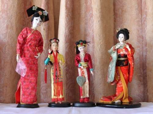 A COLLECTION OF FOUR STUNNING ORIENTAL DOLLS IN THEIR TRADITIONAL CLOTHING bid/doll
