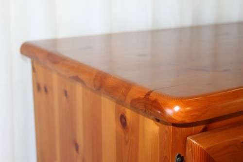 A STUNNING & VERY WELL MADE SOLID OREGON TV, DRINKS/ ALL PURPOSE CABINET WITH LOADS OF SPACE