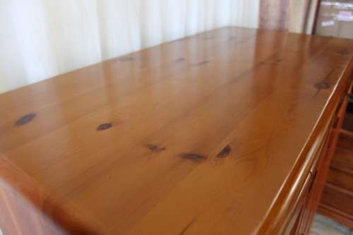 A STUNNING & VERY WELL MADE SOLID OREGON TV, DRINKS/ ALL PURPOSE CABINET WITH LOADS OF SPACE