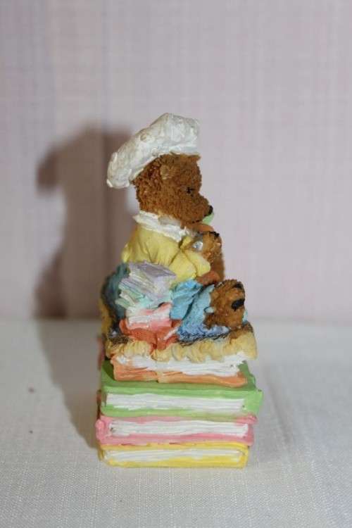 A WONDERFUL AND COLOURFUL HAND PAINTED OXYLITE RESIN "TEDDY" TRINKET BOX IN GREAT CONDITION