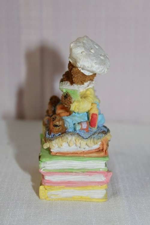 A WONDERFUL AND COLOURFUL HAND PAINTED OXYLITE RESIN "TEDDY" TRINKET BOX IN GREAT CONDITION