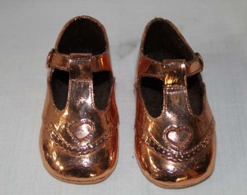 FOUR STUNNING "BOOTEE BRONZING" COPPER PLATED BABY SHOES IN FANTASTIC CONDITION bid/shoe