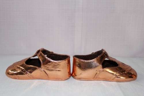 FOUR STUNNING "BOOTEE BRONZING" COPPER PLATED BABY SHOES IN FANTASTIC CONDITION bid/shoe