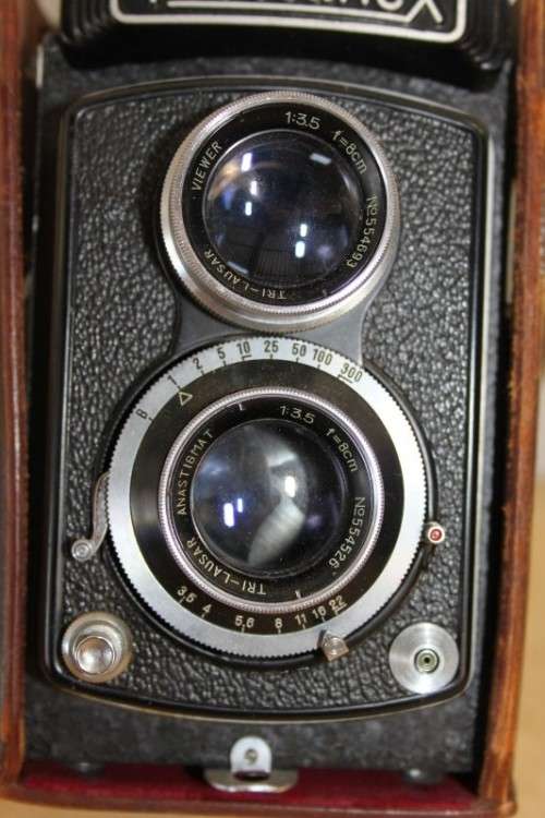 A FANTASTIC VINTAGE (c1955) JAPANESE MADE "TOYOCAFLEX" 6x6 TLR CAMERA IN ITS ORIGINAL LEATHER CASE