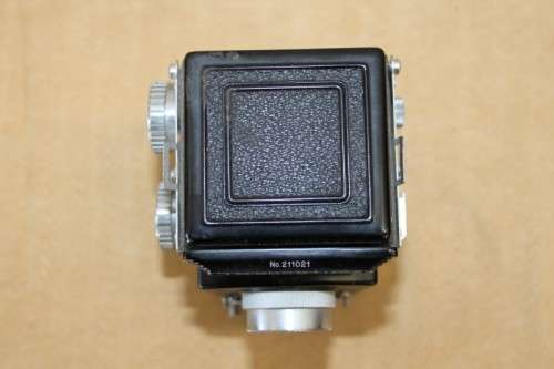 A FANTASTIC VINTAGE (c1955) JAPANESE MADE "TOYOCAFLEX" 6x6 TLR CAMERA IN ITS ORIGINAL LEATHER CASE