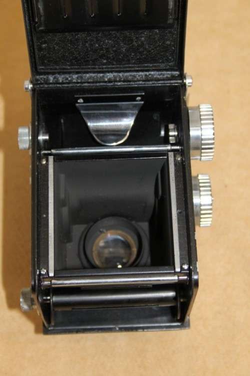 A FANTASTIC VINTAGE (c1955) JAPANESE MADE "TOYOCAFLEX" 6x6 TLR CAMERA IN ITS ORIGINAL LEATHER CASE