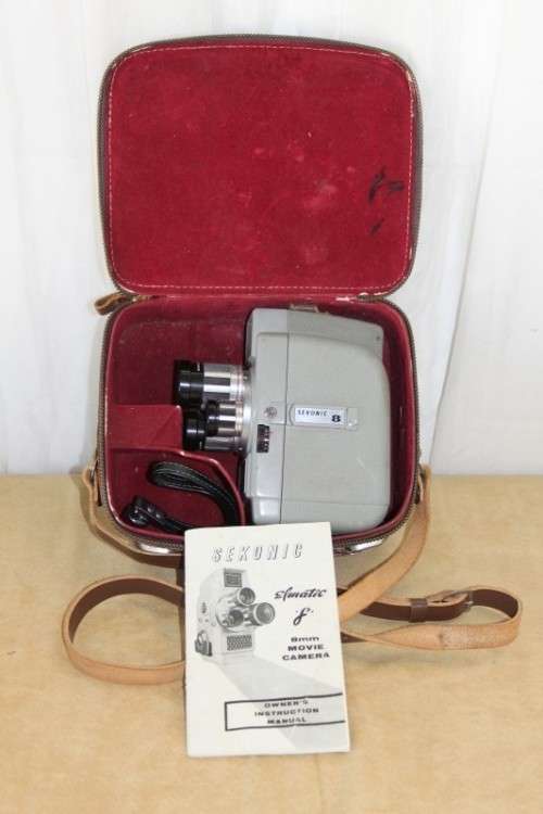 A SUPERB HANIMEX-SEKONIC 3 LENS "ELMATIC 8" 8mm PORTABLE TURRET LENS MOVIE CAMERA & LEATHER CASE