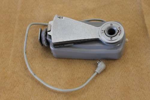 AN EXTREMELY RARE VINTAGE (c1955) JAPANESE MADE PORTABLE "SAMOCA FLASH GUN" IN ITS ORIGINAL BOX