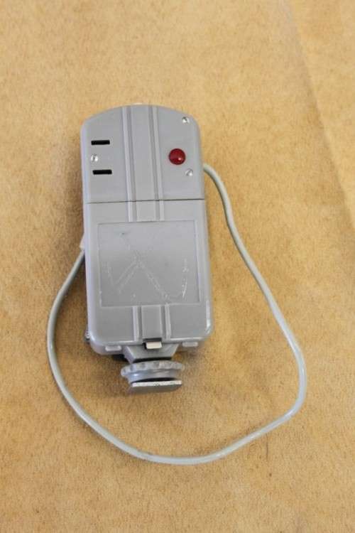 AN EXTREMELY RARE VINTAGE (c1955) JAPANESE MADE PORTABLE "SAMOCA FLASH GUN" IN ITS ORIGINAL BOX