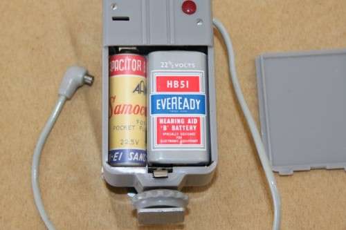 AN EXTREMELY RARE VINTAGE (c1955) JAPANESE MADE PORTABLE "SAMOCA FLASH GUN" IN ITS ORIGINAL BOX