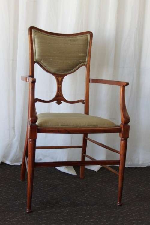 A STUNNING ANTIQUE EDWARDIAN WALNUT OCCASIONAL ARMCHAIR WITH GORGEOUS MARQUETRY INLAY DETAILING