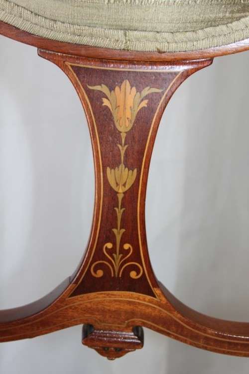 A STUNNING ANTIQUE EDWARDIAN WALNUT OCCASIONAL ARMCHAIR WITH GORGEOUS MARQUETRY INLAY DETAILING