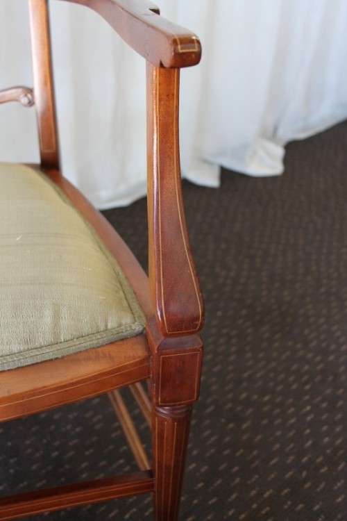 A STUNNING ANTIQUE EDWARDIAN WALNUT OCCASIONAL ARMCHAIR WITH GORGEOUS MARQUETRY INLAY DETAILING