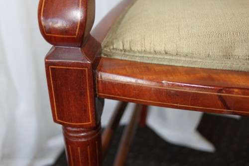 A STUNNING ANTIQUE EDWARDIAN WALNUT OCCASIONAL ARMCHAIR WITH GORGEOUS MARQUETRY INLAY DETAILING