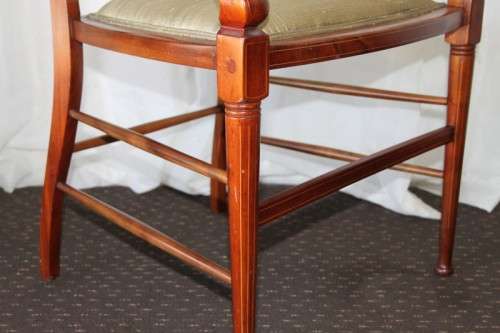 A STUNNING ANTIQUE EDWARDIAN WALNUT OCCASIONAL ARMCHAIR WITH GORGEOUS MARQUETRY INLAY DETAILING