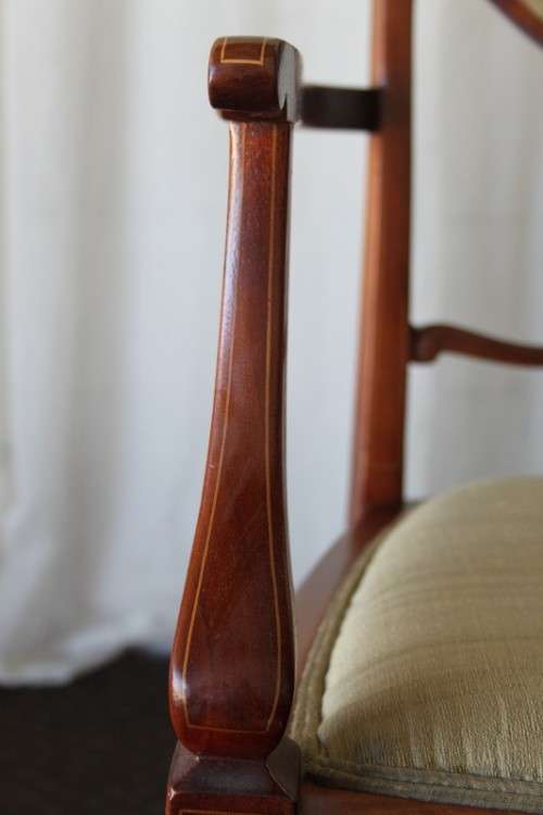 A STUNNING ANTIQUE EDWARDIAN WALNUT OCCASIONAL ARMCHAIR WITH GORGEOUS MARQUETRY INLAY DETAILING