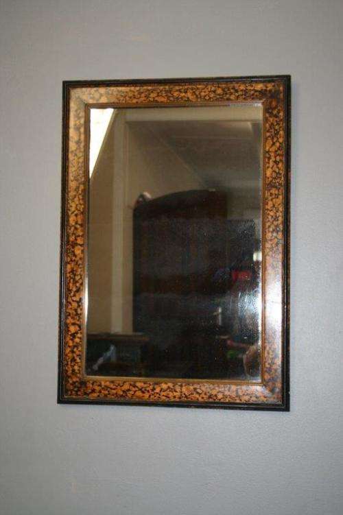 A STUNNING LARGE TORTOISE SHELL TECHNIQUE WALL MIRROR IN GOOD CONDITION