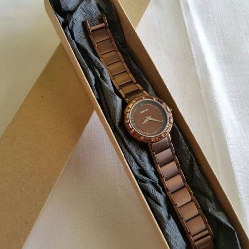A STUNNING "DKNY" BRONZE-CUT LADIES WRIST WATCH WITH SMOKEY TOPAZ CRYSTALS IN FABULOUS CONDITION