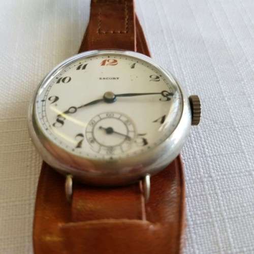 A WONDERFUL ANTIQUE (cWW1) ENGLISH MADE "ESCORT" GENTS STEEL TRENCH WATCH WITH A NEW LEATHER STRAP