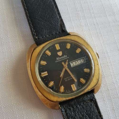 A STUNNING 1970's VINTAGE SWISS MADE "NIVADA" COMPENSAMATIC AUTOMATIC 21 JEWEL GENTS WATCH