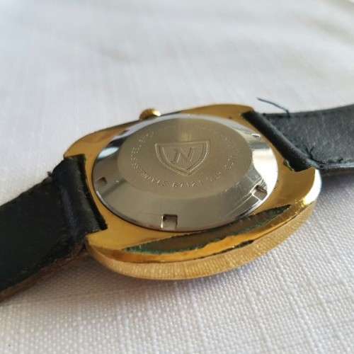 A STUNNING 1970's VINTAGE SWISS MADE "NIVADA" COMPENSAMATIC AUTOMATIC 21 JEWEL GENTS WATCH