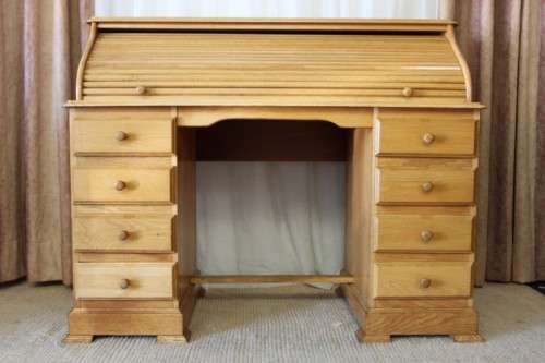 A STUNNING SOLID OAK 8-DRAWER ROLL TOP WRITING DESK/ BUREAU - GORGEOUS FURNITURE WITH LOADS OF SPACE