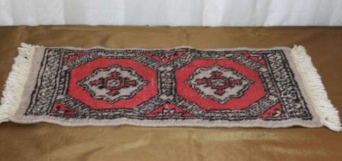 A STUNNING VINTAGE PERSIAN CARPET "TABLE CARPET" FOR A CANDELABRA, TABLE LAMP OR LARGE BOWL