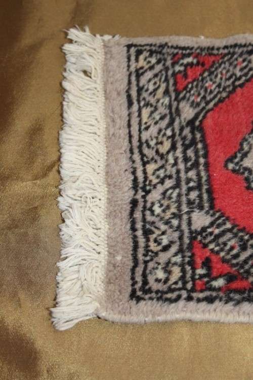 A STUNNING VINTAGE PERSIAN CARPET "TABLE CARPET" FOR A CANDELABRA, TABLE LAMP OR LARGE BOWL