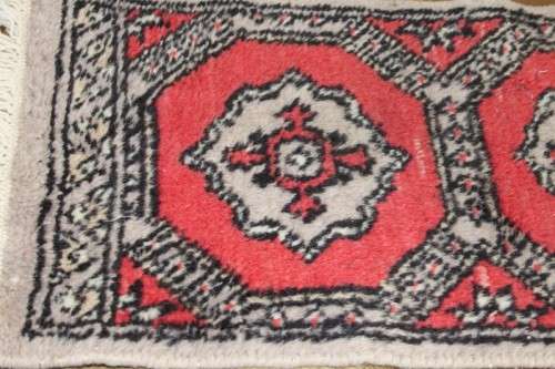 A STUNNING VINTAGE PERSIAN CARPET "TABLE CARPET" FOR A CANDELABRA, TABLE LAMP OR LARGE BOWL