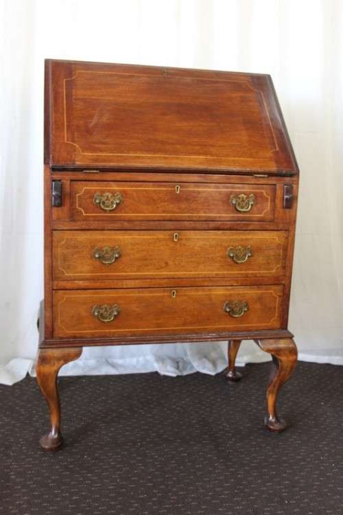 A SUPERB ANTIQUE SOLID TEAK "PAD-FOOT" FLIP-TOP WRITING DESK WITH THREE DRAWERS & INLAY DETAILING