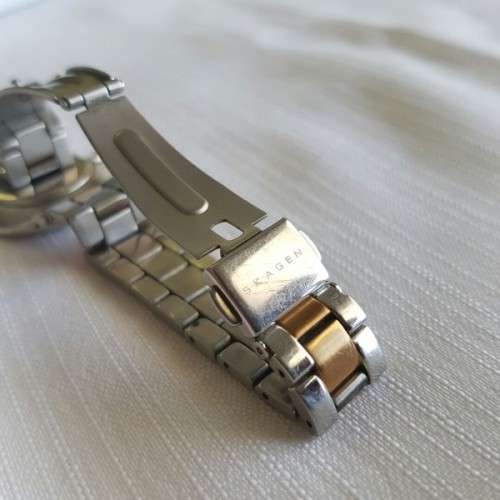 A STUNNING DANISH MADE "SKAGEN" #347SSRX LADIES TWO-TONE STAINLESS STEEL WATCH w/ SWAROVSKI CRYSTALS