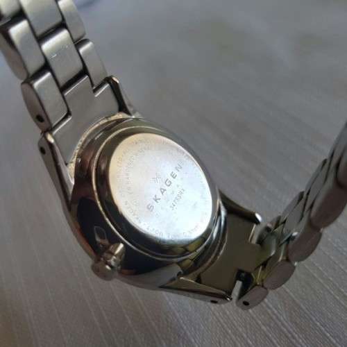 A STUNNING DANISH MADE "SKAGEN" #347SSRX LADIES TWO-TONE STAINLESS STEEL WATCH w/ SWAROVSKI CRYSTALS