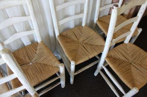 A FANTASTIC COLLECTION OF 60x WHITEWASHED WOODEN CAFE DINING CHAIRS WITH WICKER SEATS price/chair