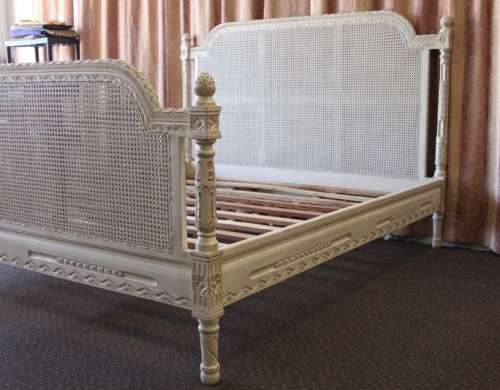 A STUNNING AND VERY STYLISH WHITE "COUNTRY STYLE" SUPER KING SIZE BED w/ BEAUTIFUL CARVED DETAILING