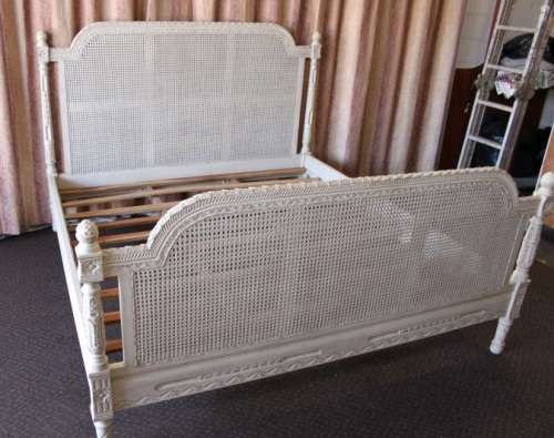 A STUNNING AND VERY STYLISH WHITE "COUNTRY STYLE" SUPER KING SIZE BED w/ BEAUTIFUL CARVED DETAILING