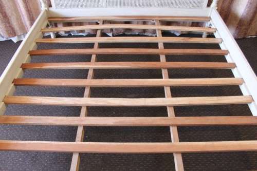 A STUNNING AND VERY STYLISH WHITE "COUNTRY STYLE" SUPER KING SIZE BED w/ BEAUTIFUL CARVED DETAILING