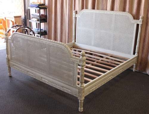 A STUNNING AND VERY STYLISH WHITE "COUNTRY STYLE" SUPER KING SIZE BED w/ BEAUTIFUL CARVED DETAILING